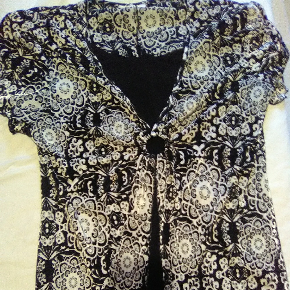 Like New! Size 14 Dress barn Black & White Top